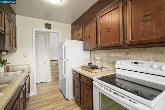2835 Stephen Dr, Richmond CA: https://media.crmls.org/mediaz/a2ae908e-75ae-4b4b-9fa2-7adf56217d8d.jpg