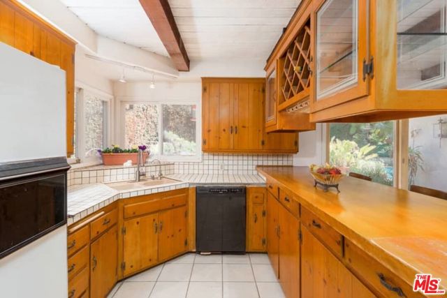 3480 MANDEVILLE CANYON Road, Los Angeles CA: https://media.crmls.org/mediaz/a2af0dea-6221-4d17-87ab-2753cc62b74d.jpg