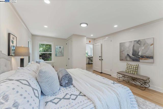 405 Kingsley Ave, Palo Alto CA: https://media.crmls.org/mediaz/a2af23b0-2e1f-4855-8961-51b2144f9509.jpg