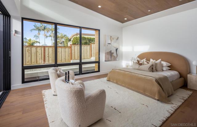 722 Amphitheatre Dr, Del Mar CA: https://media.crmls.org/mediaz/a2afa4f2-930c-4b72-bb44-15fa6497b2de.jpg
