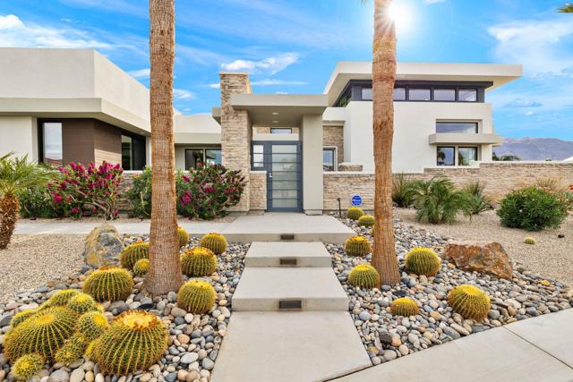 23 Emerald Court, Rancho Mirage CA: https://media.crmls.org/mediaz/a2afc1a3-a67d-4f3b-a5dd-d31883be8513.jpg