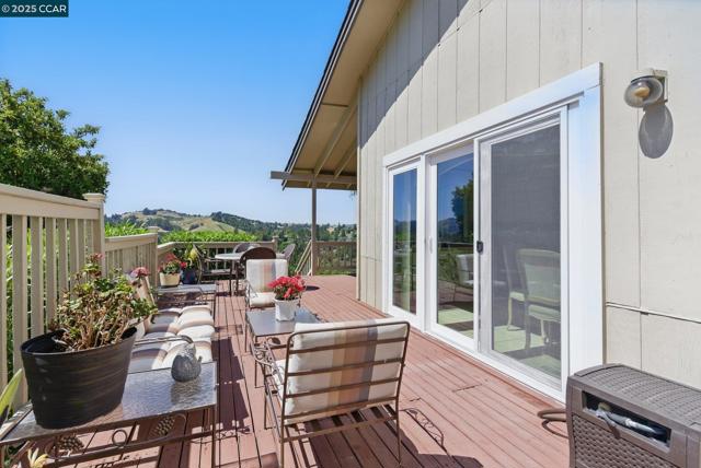 117 Alta Mesa Ct, Moraga CA: https://media.crmls.org/mediaz/a2b117bf-68c8-4c39-acfa-965d9ff81a87.jpg