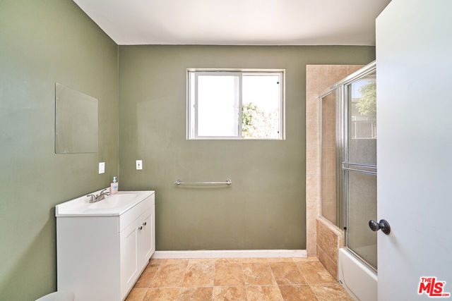 4930 Ramsdell Avenue, La Crescenta CA: https://media.crmls.org/mediaz/a2b141e2-49f1-427e-8c63-b680b514fba5.jpg