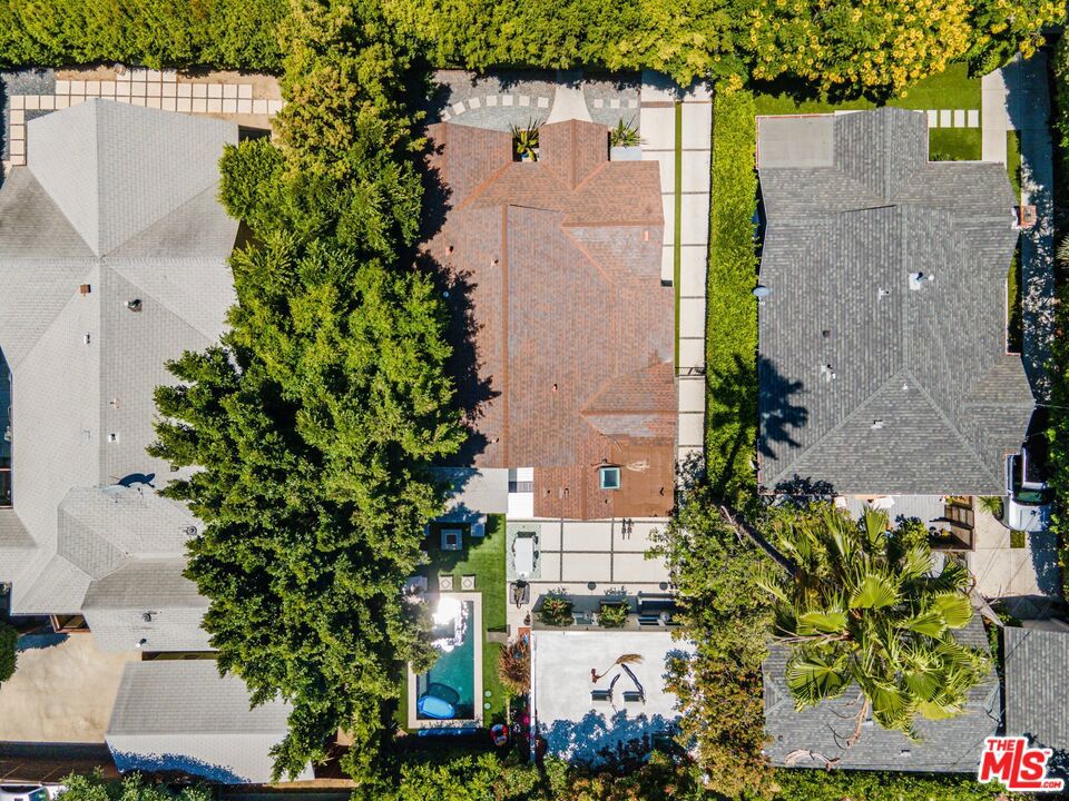 https://media.crmls.org/mediaz/a2b19390-efd5-4816-b008-935312b6d261.jpg?preset=X-Large