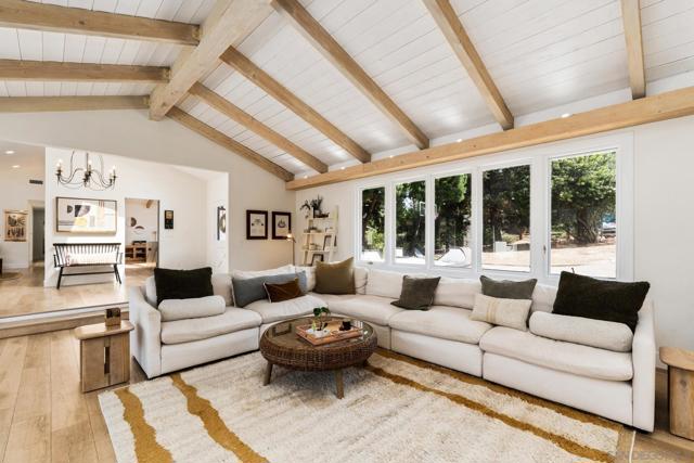 13953 Sagewood Dr, Poway CA: https://media.crmls.org/mediaz/a2b1b237-911d-49ab-98f3-a1c2c8667c57.jpg