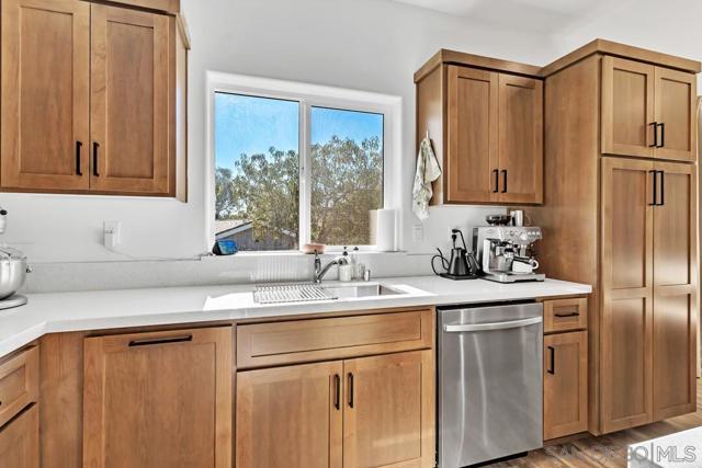 130 Scenic Dr, El Cajon CA: https://media.crmls.org/mediaz/a2b22cf1-bf0f-4e84-957b-4e159a9e4416.jpg