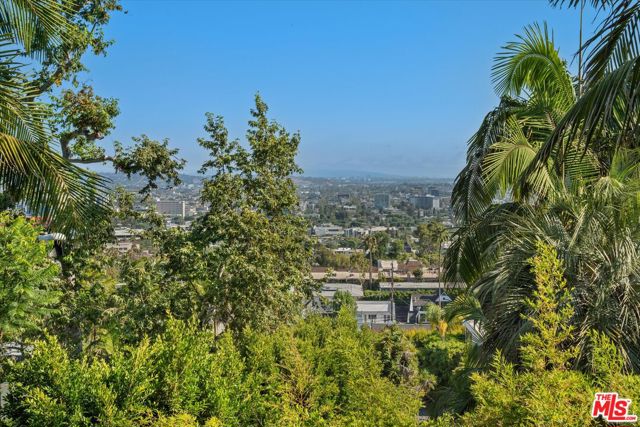 1237 Hilldale Avenue, West Hollywood CA: https://media.crmls.org/mediaz/a2b2efab-c657-4a3a-91df-324817246dc7.jpg