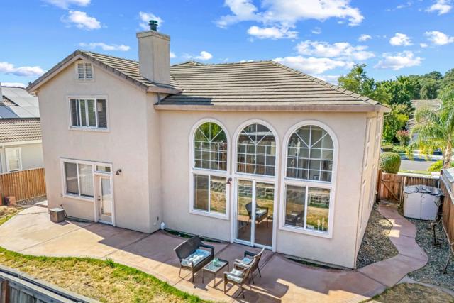 1515 Dovetail Way, Gilroy CA: https://media.crmls.org/mediaz/a2b31ae8-07a7-4fcd-9fb1-6c15e009f3f1.jpg