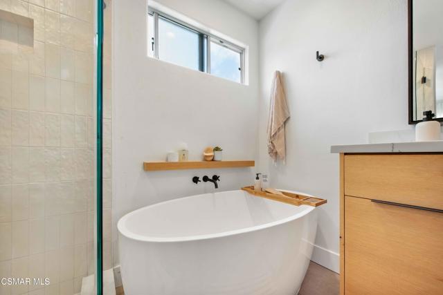 2658 Morning Grove Way, Thousand Oaks CA: https://media.crmls.org/mediaz/a2b3f8d1-1b67-4d78-ab59-1100b2bc1bab.jpg