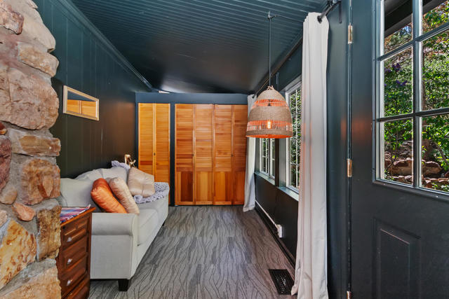 300 E Aeroplane Boulevard, Big Bear CA: https://media.crmls.org/mediaz/a2b41048-e8e5-4440-b2a0-8141c13204fa.jpg