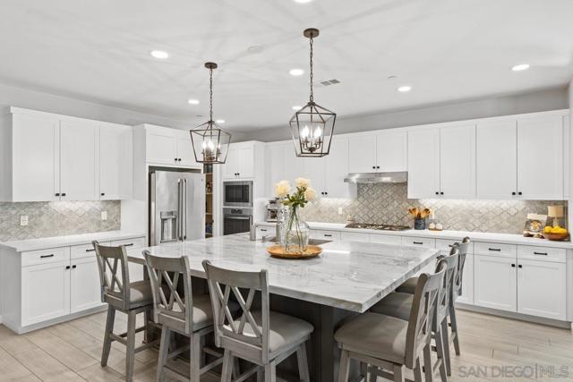 1217 Stockton Pl, Escondido CA: https://media.crmls.org/mediaz/a2b42d60-5043-446c-a19f-83d6a93034a7.jpg