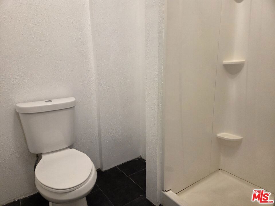 https://media.crmls.org/mediaz/a2b43e99-bd50-4a5b-9ad3-5e4f4ddc59dc.jpg?preset=X-Large