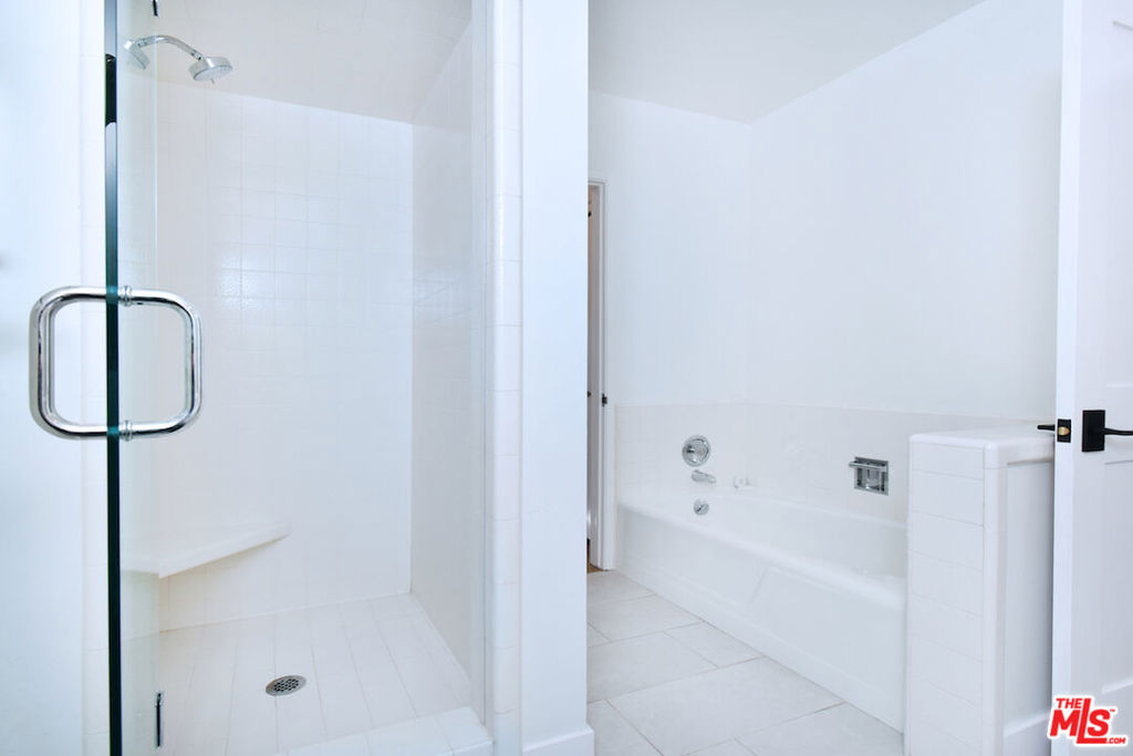 https://media.crmls.org/mediaz/a2b4fb23-5342-4de4-b0a2-24f4d06bac03.jpg?preset=X-Large