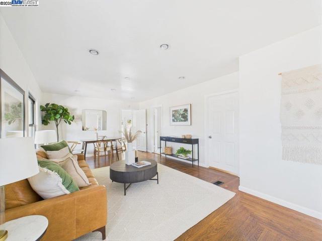 4418 Virginia Ave, Oakland CA: https://media.crmls.org/mediaz/a2b5c960-e46c-40ef-af1b-d99e18ba0e59.jpg