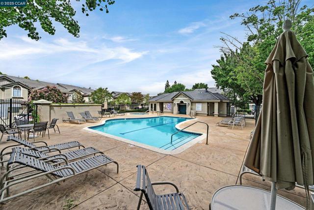 422 Sutton Cir, Danville CA: https://media.crmls.org/mediaz/a2b5fa2d-240a-4ab8-9c38-3e44df1fe50c.jpg
