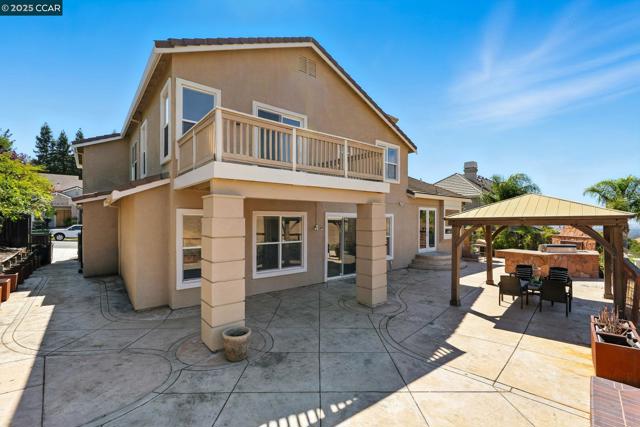 1023 Pebble Beach Dr, Clayton CA: https://media.crmls.org/mediaz/a2b615a9-d17e-4b67-abaa-61941a3af058.jpg