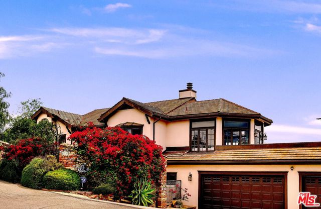 22252 W ALTA Drive, Topanga CA: https://media.crmls.org/mediaz/a2b6c9d9-2d3a-46bc-9a7a-f4913db969b5.jpg