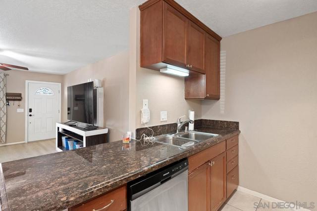 9938 Buena Vista Drive, Spring Valley CA: https://media.crmls.org/mediaz/a2b71e8f-a8a3-4b45-9afe-082fd64e2bda.jpg