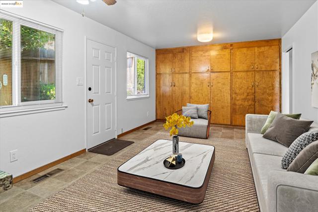 3312 Wisconsin St, Oakland CA: https://media.crmls.org/mediaz/a2b76e6b-33e8-4328-9dfd-17a4f6d86d9b.jpg