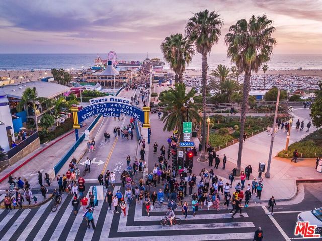 1101 Lincoln Boulevard, Santa Monica CA: https://media.crmls.org/mediaz/a2b78138-0a0b-4b40-a458-bf01b847ec1c.jpg