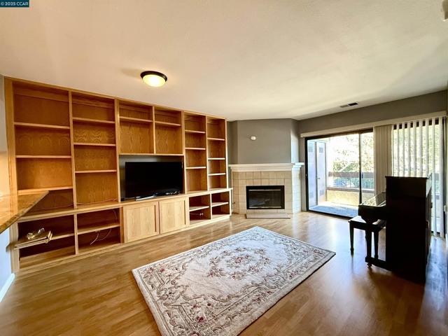 320 N Villa Way, Walnut Creek CA: https://media.crmls.org/mediaz/a2b7aeba-25de-46c4-9d4d-b2add897e4a4.jpg