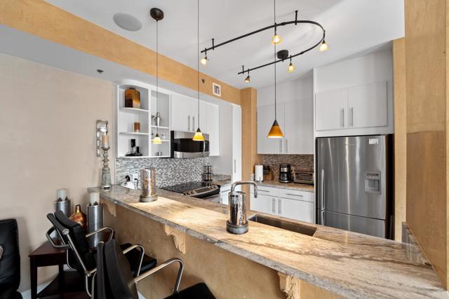 Image 6 of 7 For 702 Ash Street 507