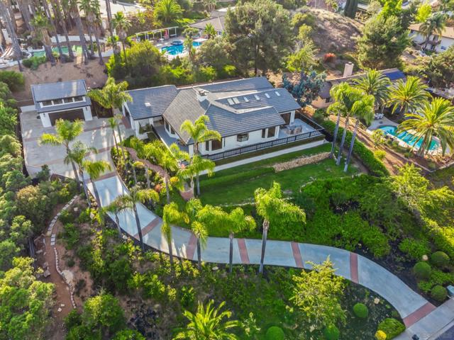 1677 S Hill Ave, Fallbrook CA: https://media.crmls.org/mediaz/a2b86ee8-7cd4-49ed-80df-982645f8f63b.jpg