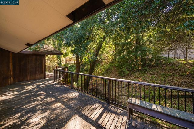 200 Lark Ln, Alamo CA: https://media.crmls.org/mediaz/a2b89cea-0680-45ef-a7ae-99caca0be748.jpg