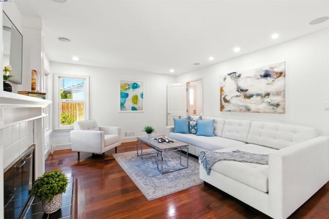 2673 Velvet Way, Walnut Creek CA: https://media.crmls.org/mediaz/a2b89df6-c55e-410f-9abf-9efa3447ad8f.jpg