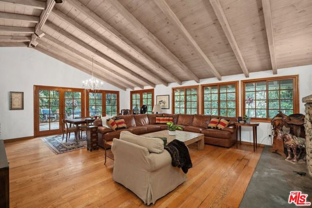 1809 Melhill Way, Los Angeles CA: https://media.crmls.org/mediaz/a2b8e2a5-0b69-4d19-9884-b7453ec3f70b.jpg