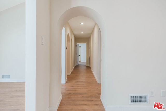 426 Georgina Avenue photo 8