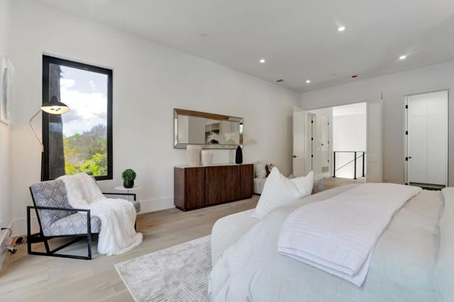 546 9th Avenue, Menlo Park CA: https://media.crmls.org/mediaz/a2b97572-e60d-4eed-ab5a-fe9d694df908.jpg
