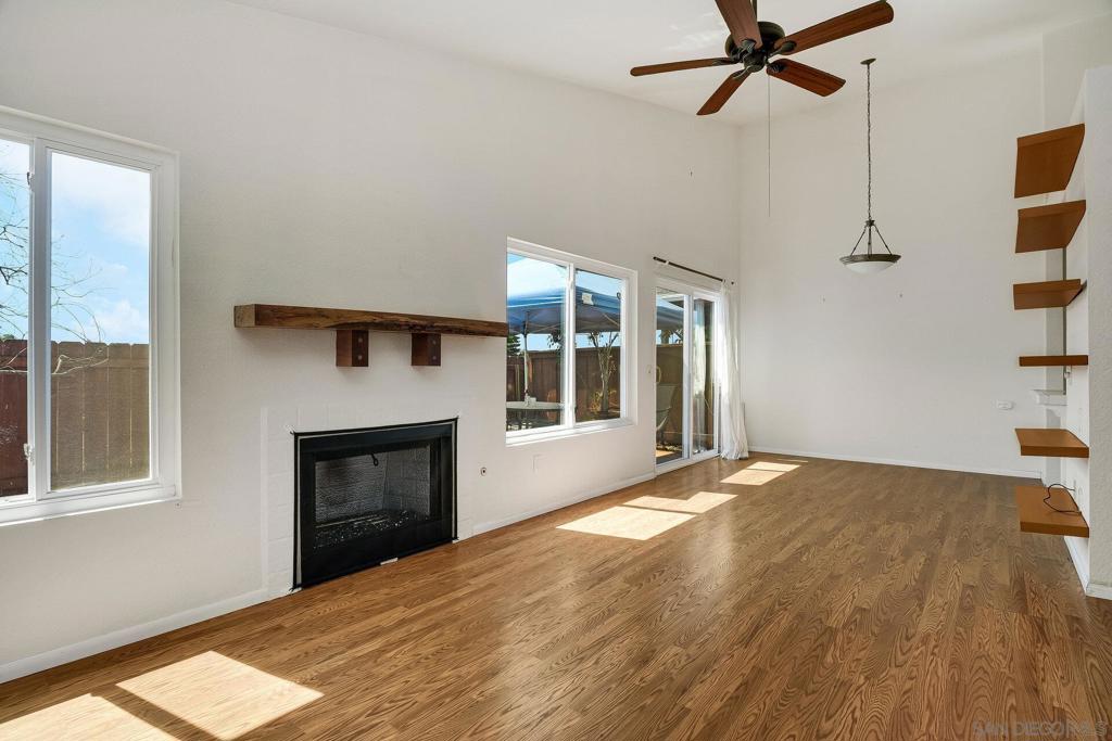 MLS #250035691SD img 3