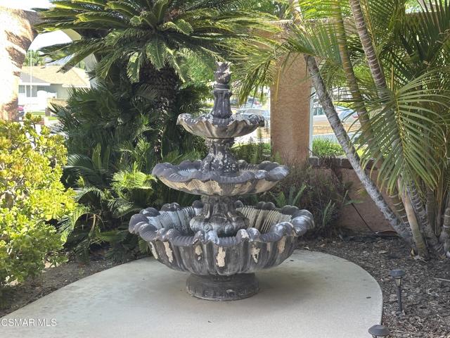 2455 Castlemont Court, Simi Valley CA: https://media.crmls.org/mediaz/a2b9e365-8396-4556-afdd-4914f79f7b4a.jpg