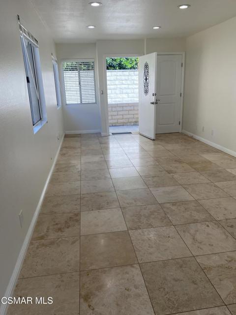 1375 Uppingham B Drive, Thousand Oaks CA: https://media.crmls.org/mediaz/a2b9e852-19ed-468d-a269-e0f435859c7e.jpg