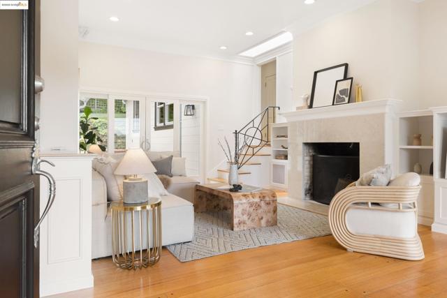 2333 Leimert Blvd, Oakland CA: https://media.crmls.org/mediaz/a2b9eab8-692a-4bcc-b063-da78390ca84a.jpg