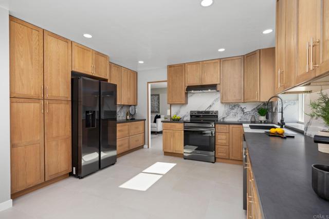 Detail Gallery Image 22 of 71 For 2755 Victoria Ave, Carlsbad,  CA 92010 - 4 Beds | 2/1 Baths