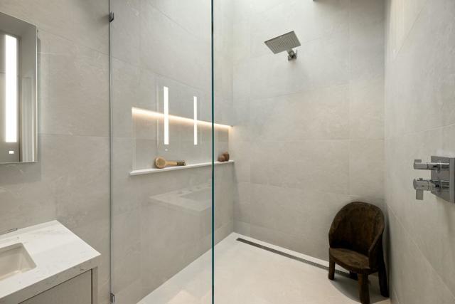 2085 Desert Flower Court, Palm Springs CA: https://media.crmls.org/mediaz/a2bad4ec-72fe-472c-b791-721406f11139.jpg