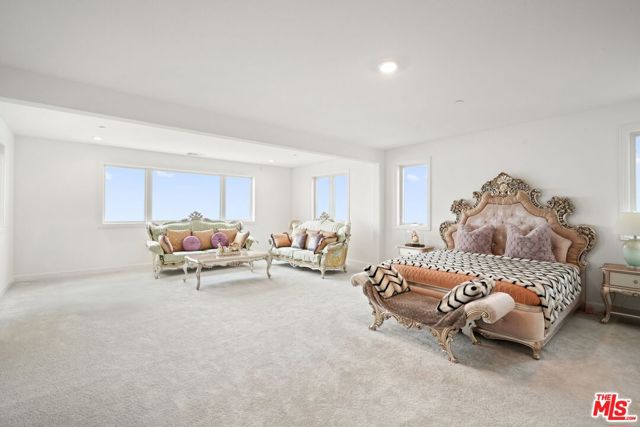 20244 W Albion Way, Porter Ranch CA: https://media.crmls.org/mediaz/a2bad559-f0e9-4d7d-b98b-bceb2c1f9b16.jpg