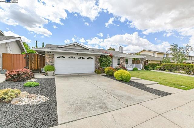 1047 Innsbruck St, Livermore CA: https://media.crmls.org/mediaz/a2bae5b9-aa4e-4e34-9730-10949d3be66a.jpg