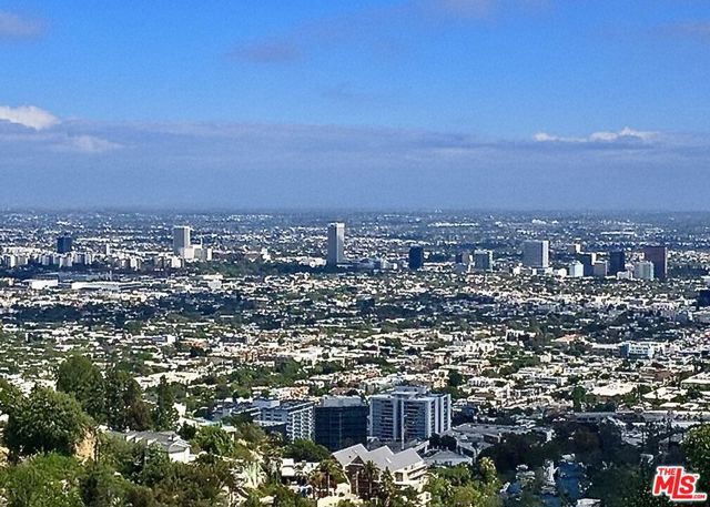 8835 Evanview Drive, Los Angeles CA: https://media.crmls.org/mediaz/a2bb5832-88d7-4de5-98b7-6f615f1ed69d.jpg