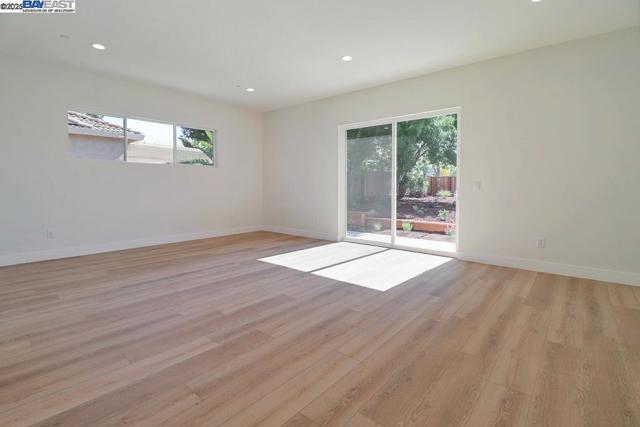 5232 Henderson Ct, Antioch CA: https://media.crmls.org/mediaz/a2bb7636-963e-4e8c-960d-70647f7ba0f6.jpg