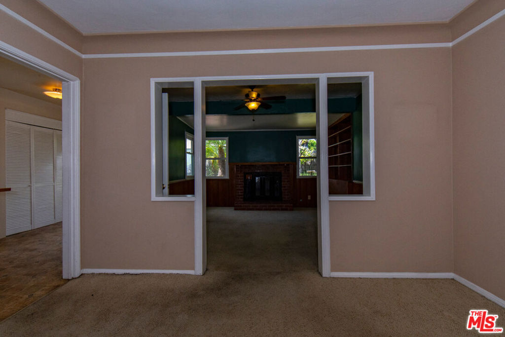https://media.crmls.org/mediaz/a2bbdf84-c28c-4cb5-9fd6-4a95c3519340.jpg?preset=X-Large