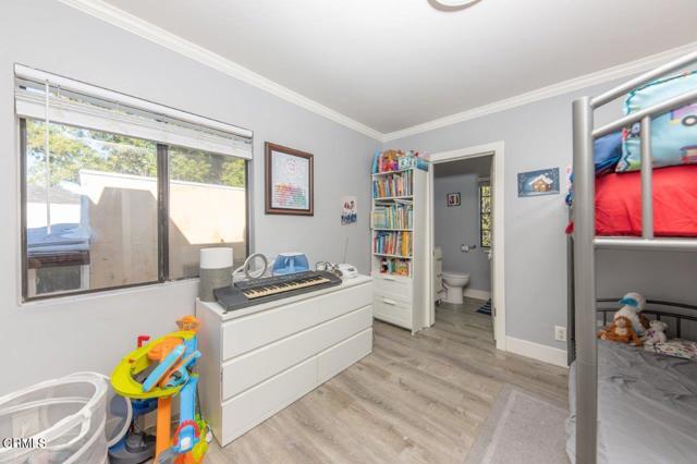 Detail Gallery Image 8 of 17 For 5021 Tilden Ave #1,  Sherman Oaks,  CA 91423 - 2 Beds | 2/1 Baths