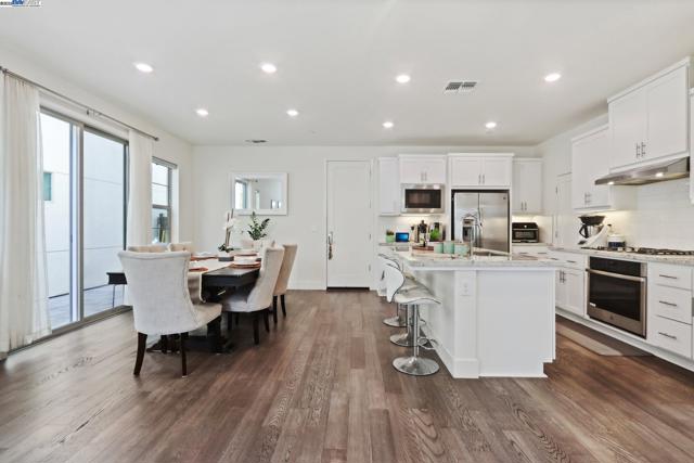 5623 Central Pkwy, Dublin CA: https://media.crmls.org/mediaz/a2bcb428-f396-416a-a223-629de854b2e8.jpg