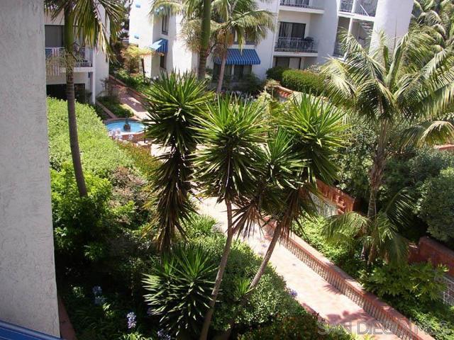 8328 Regents Rd, La Jolla CA: https://media.crmls.org/mediaz/a2bccd91-b048-413c-8356-aa5f55f2062f.jpg