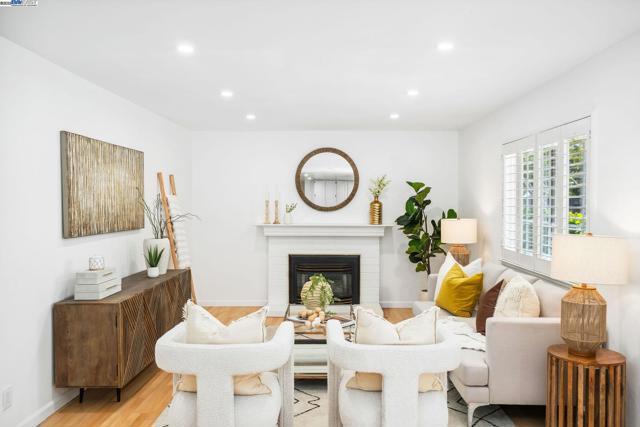 7299 Elba Ct, Dublin CA: https://media.crmls.org/mediaz/a2bd3ec0-45cc-4b98-b0aa-9c8b689d4a15.jpg
