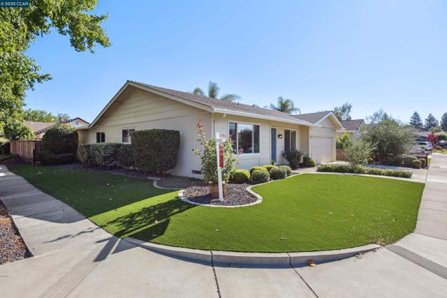 4697 Canary Dr, Pleasanton CA: https://media.crmls.org/mediaz/a2bd537e-ca5d-4dc3-83f6-2a645af839b7.jpg