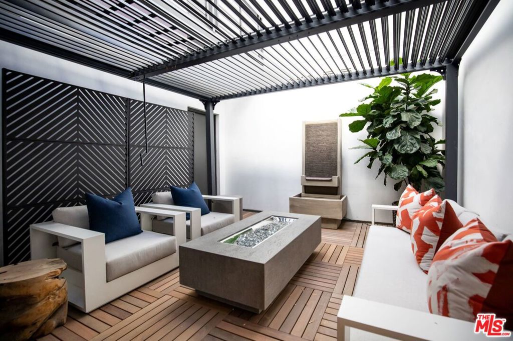 Private 2nd Bedroom Courtyard