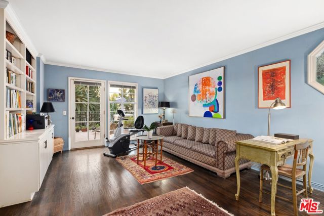 1114 Schuyler Road, Beverly Hills CA: https://media.crmls.org/mediaz/a2bdeeba-1ba2-45ef-8963-0acf0faa3cd7.jpg